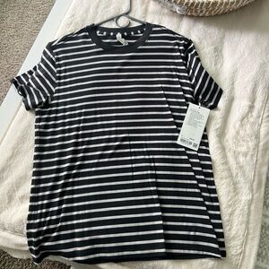 Brand new lululemon tee
